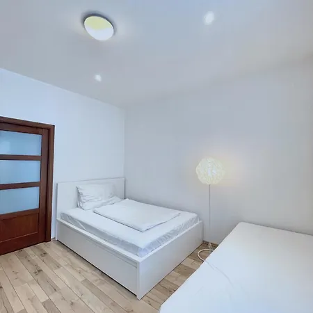 Apartment In Center Of With Balcony Prague